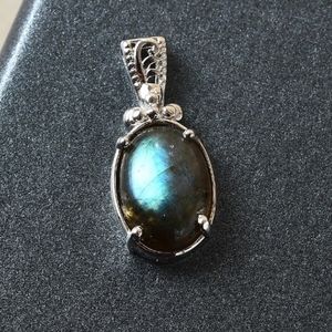 NWT Karis Malagasy Labradorite Solitaire Pendant